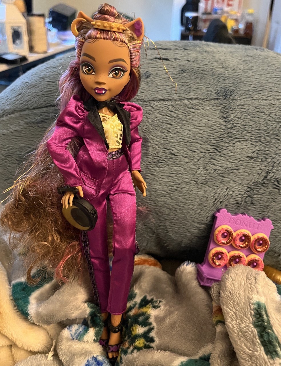 a picture of monster ball clawdeen wolf from monster high generation 3